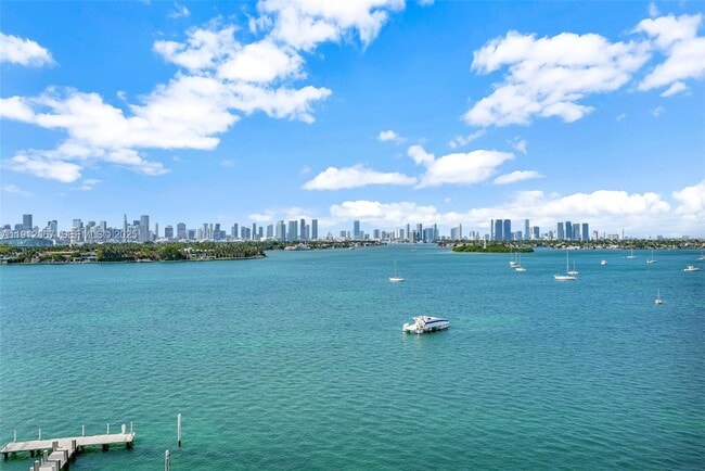 Building Photo - 1000 West Ave Unit 915