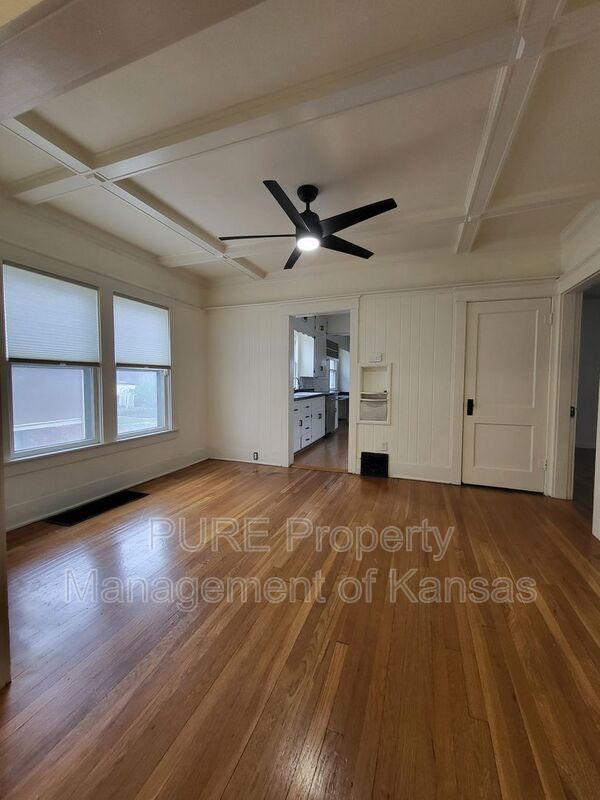 Photo - 118 SW Broadmoor Ave