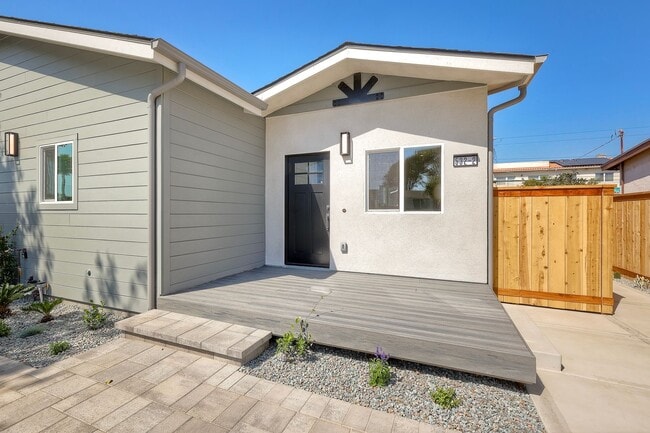 Building Photo - 532 Elm Ave Unit 1