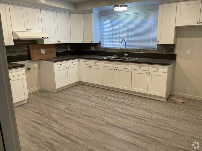 Building Photo - 1419 Bates Ave Unit 1 Rental