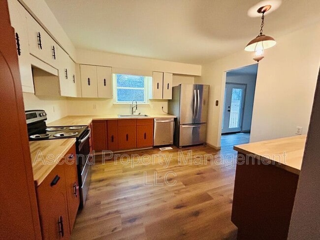 Photo - 370 Julian Rd
