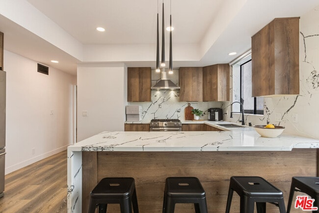 Building Photo - 1210 Kings Rd Unit 101