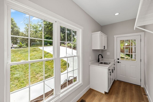 Photo - 2212 Cambridge Pl