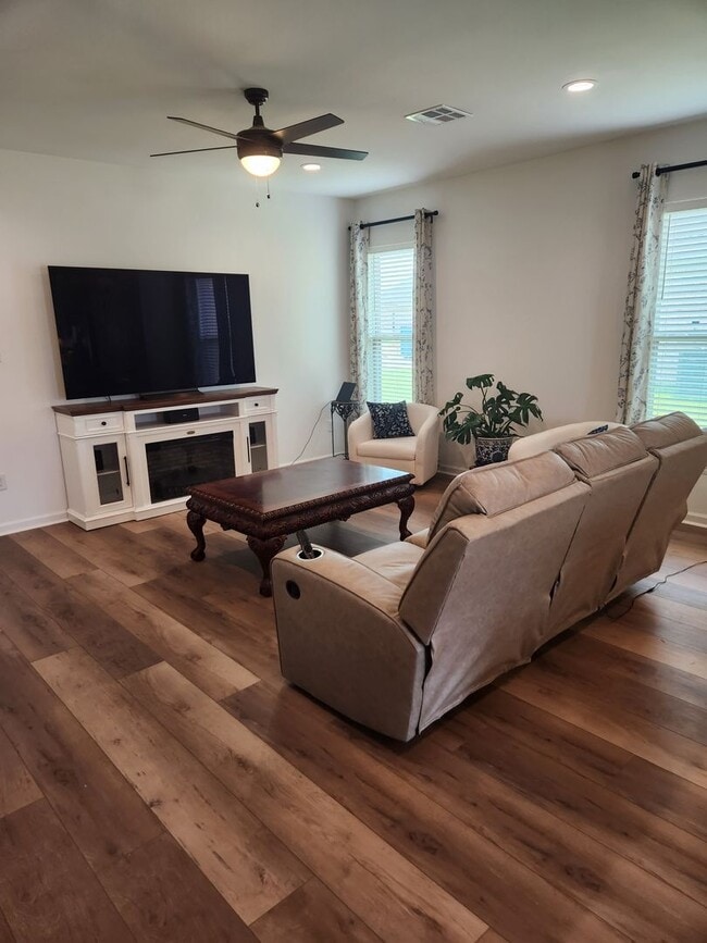 Photo - NEW 4 bedroom, 2.5 bath