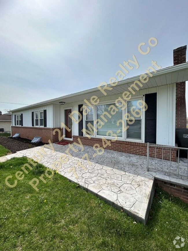 Building Photo - Lovely 3 BR Home with Primary bath and wal...