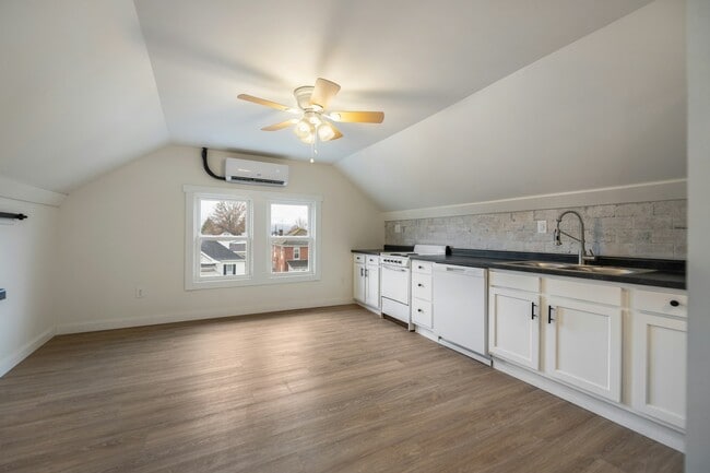 Photo - 2728 Guyan Ave