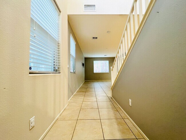 Spacious 3-bedroom with Loft at Mt Edg! ho... - House Rental in Las ...