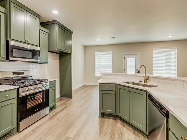 Building Photo - Captivating 3-Bed, 2-Bath Home in Charming...