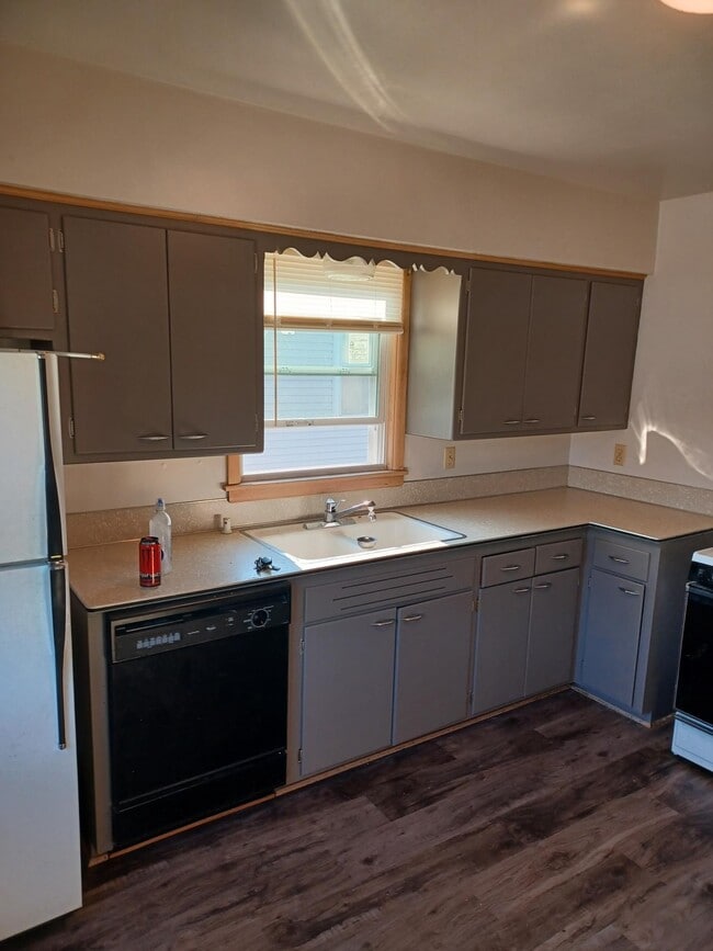 Building Photo - 7936 W Becher St Unit Upper