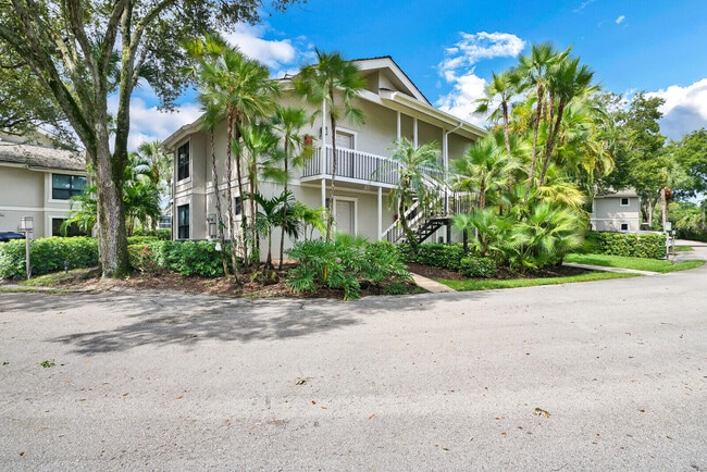 Photo - 11863 Wimbledon Cir Condo Unit 423