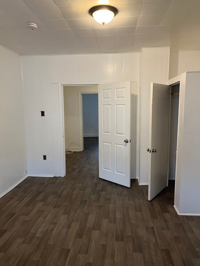 Photo - 44 N Bond St