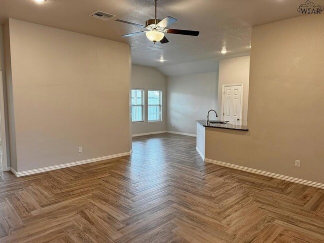 Photo - 301 Mariners Wy