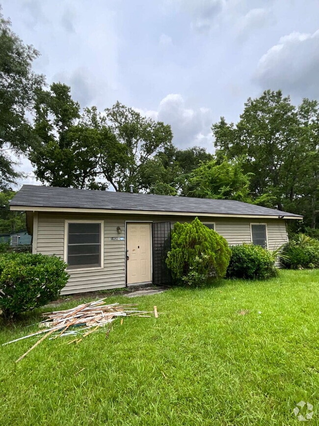 Building Photo - Perfect Location Rental