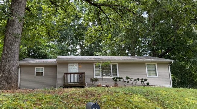 Building Photo - 2 Bedroom 1 Bathroom - Florence, AL *Near Seven Points Shopping Center*