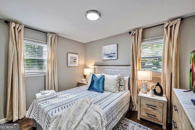 Photo - 2858 Rosehill St