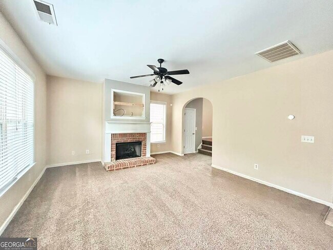 Photo - 64 Creighton Ln