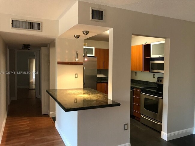 Photo - 10431 N Kendall Dr Unit D106