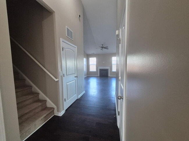 Photo - 284 River Oak St