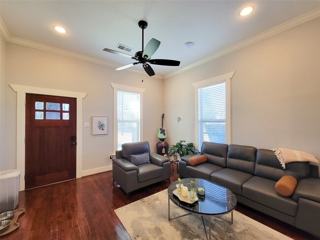 Photo - 2604 Cochran St