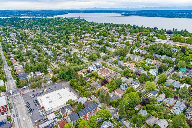 Photo - Mt Baker/Madrona Townhouse