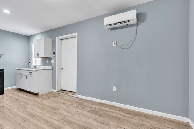 Photo - 1BR/1BA Triplex apartment home, move-in ready near downtown Spartanburg.... $750/mo** Unit B