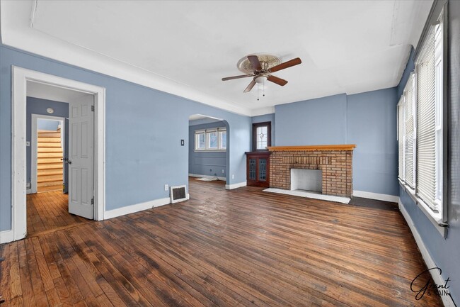 Photo - $1550 4 bedroom