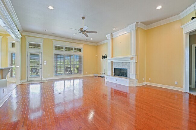 Photo - 8318 Chadburn Way