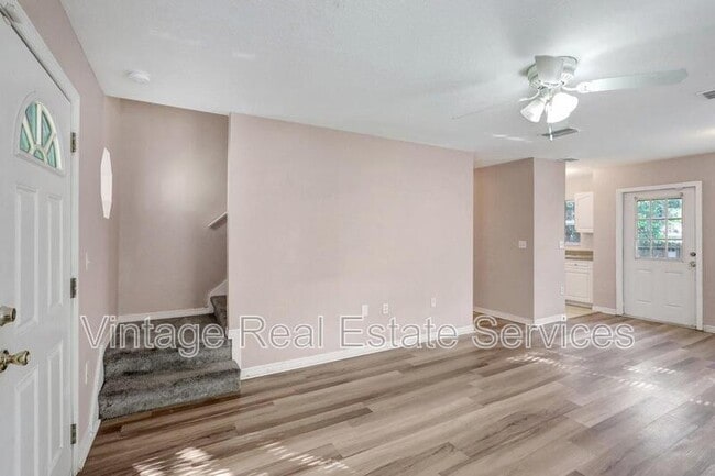 Photo - 720 Newton Ave S