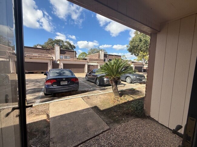 Photo - 2920 Cambridge Ln