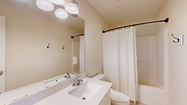 Photo - 691 N Meadowlands Dr