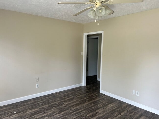 Photo - 1323 N Chestnut St