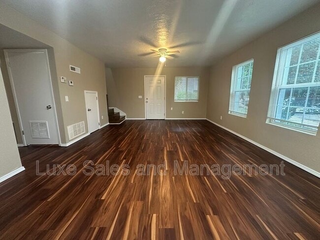 Photo - 6004 NW Expressway