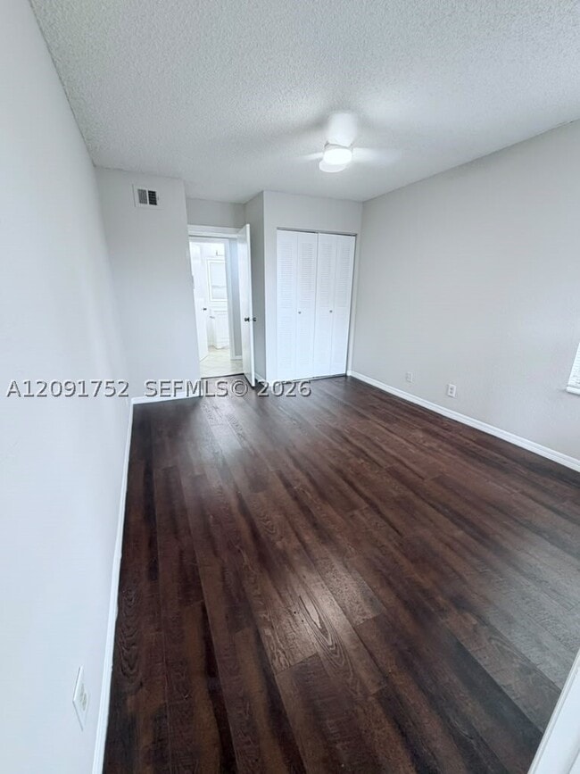 3480 Pinewalk Dr N Unit 136