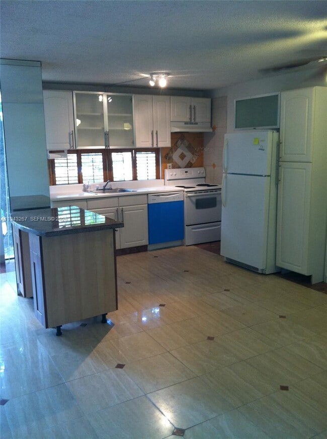 Photo - 17021 N Bay Rd Unidad 116