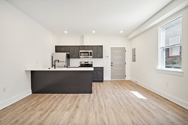 Building Photo - 6906 Ridge Ave Rental