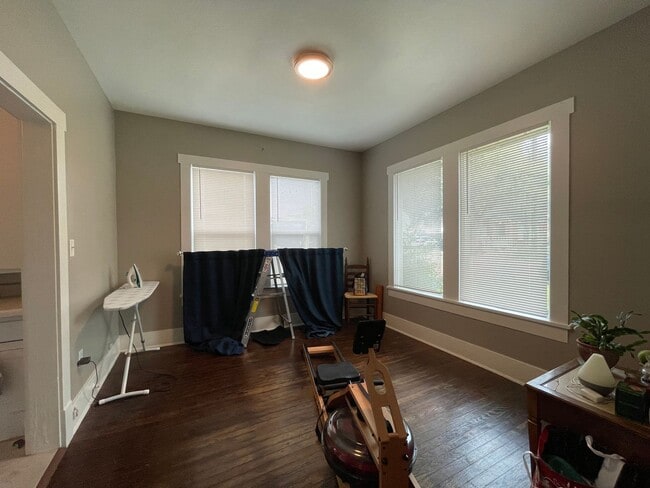 Photo - PRE-LEASING CHARMING 2/1 DUPLEX AUGUST MOV...