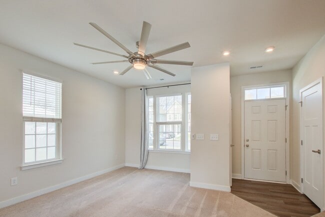 Photo - 255 Goldenstar Ln