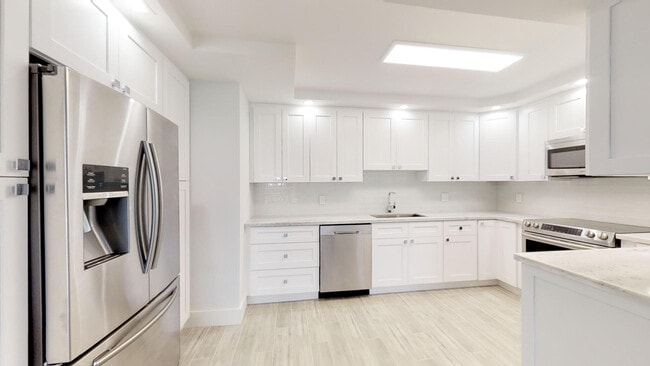 Building Photo - 3980 Oaks Clubhouse Dr Unit 407