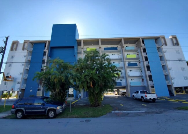 Building Photo - 700-Bay 30 Homes LLC