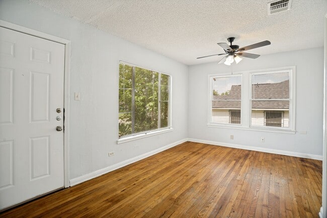 Photo - 3 Bedroom in University Park!