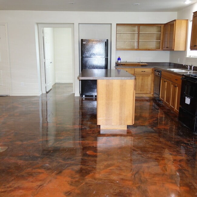 Photo - TAHITIAN VILLAGE ENTERTAINING READY - 3 BEDROOM / 2 BATH HOME