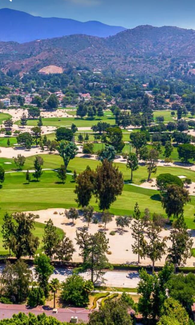 Unidad frente al campo de golf - 3141 Country Club Dr