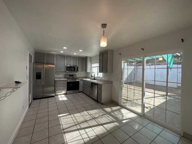 Photo - 308 N Riverside Dr