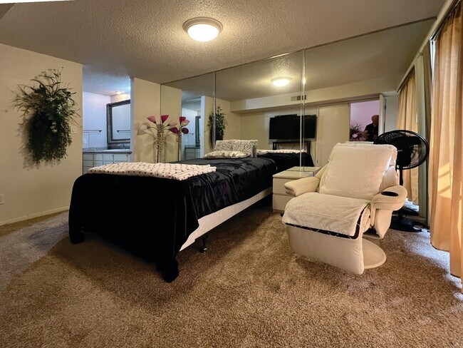 Building Photo - 13014 Leader St Unit 934