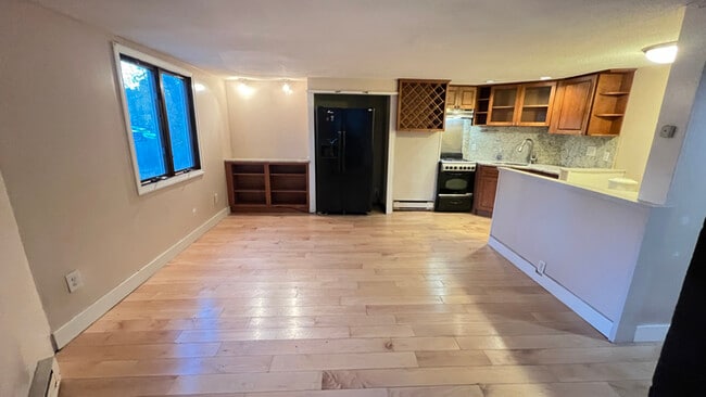 Building Photo - 38 Cabot St