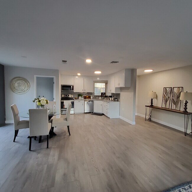 Photo - 31 E 24th St