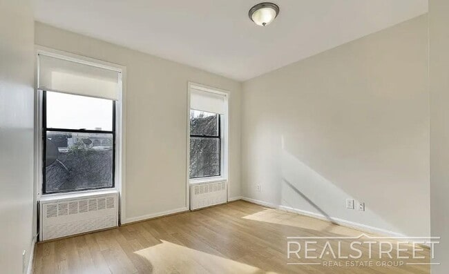Photo - This spacious, sun-drenched one bedroom is available NOW!