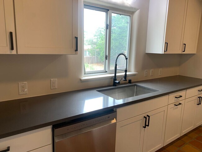 Photo - Renovated Santa Fe Home!!