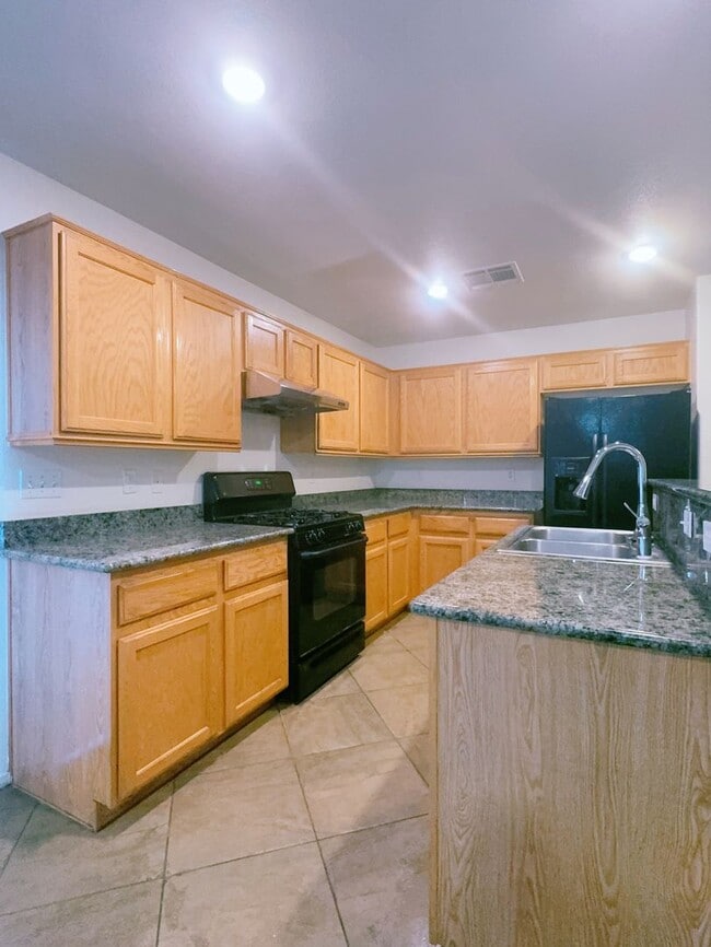 Photo - 3 Bed 2.5 Bath Single House near Rainbow 215