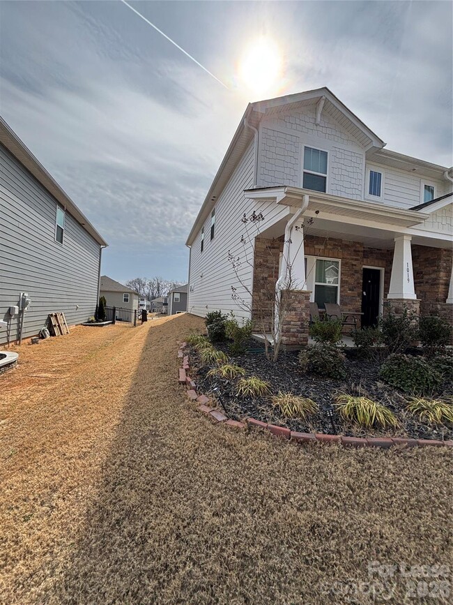 Photo - 1019 Clementine Rd